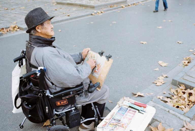 Wsparcie dla osób z niepełnosprawnościami – jakie programy na 2025?